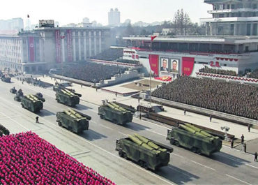 Novi balistički raketni sistem kratkog dometa Severne Koreje na paradi (Foto:KCNA)